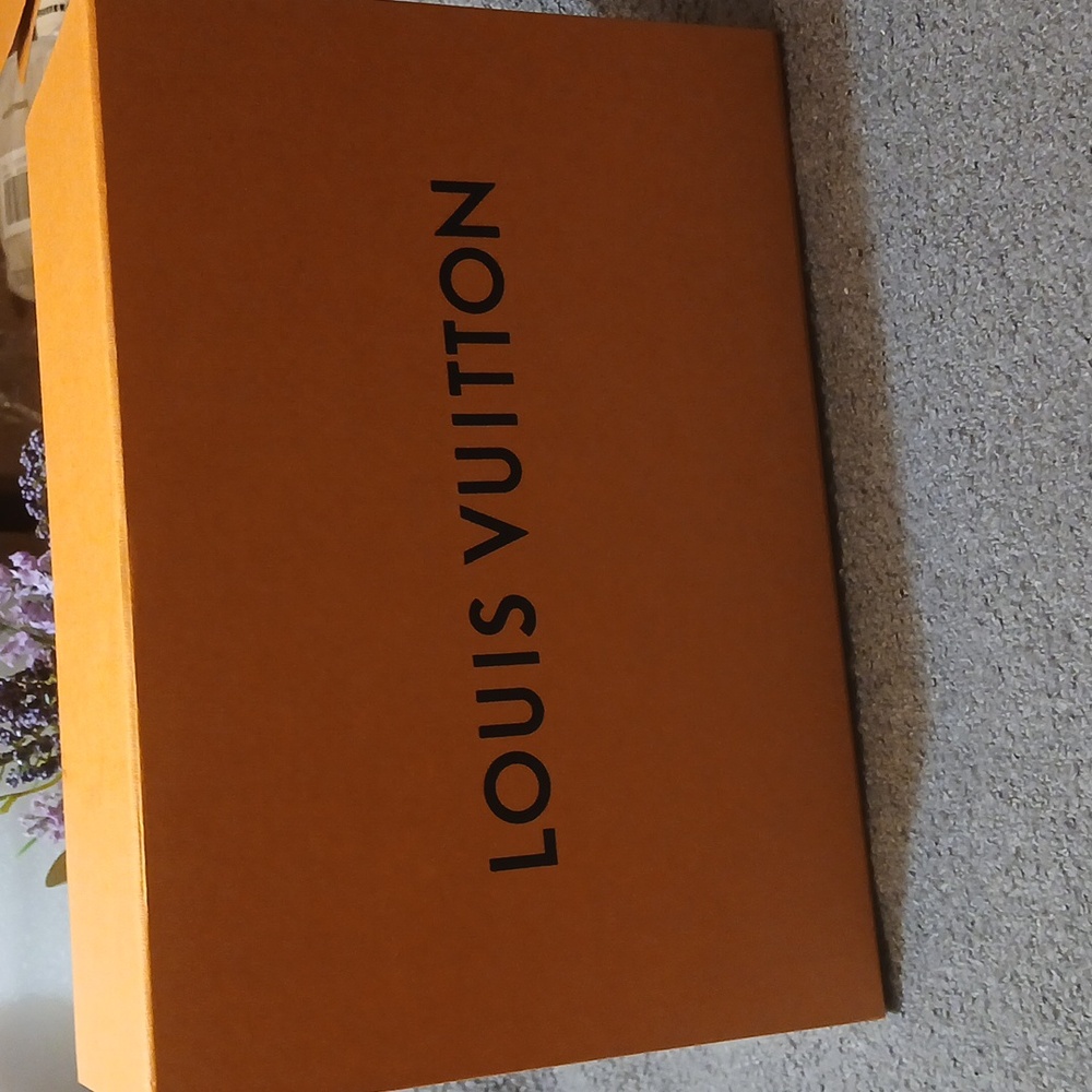 LV Gift Box - Picture 2 of 5